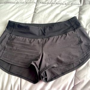Lululemon speed up shorts. 2.5 inch, size 6